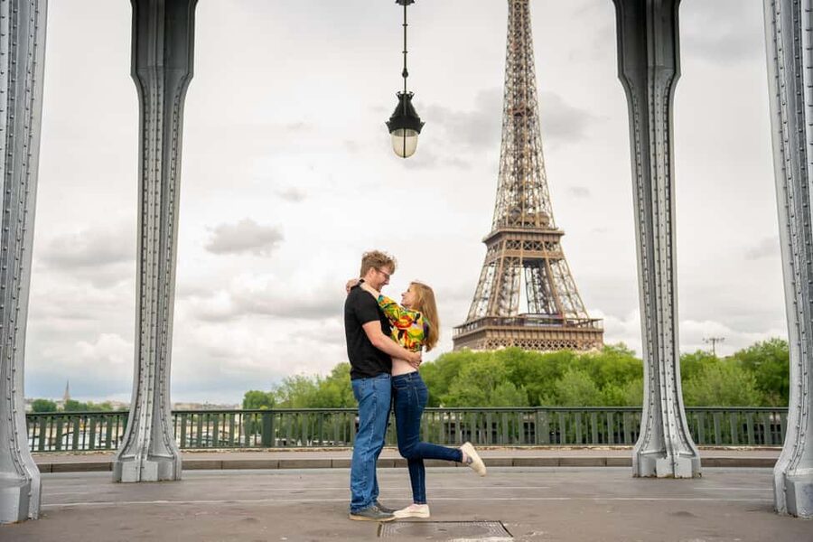 Paris: Private Photoshoot at the Eiffel Tower - Who should book this experience?