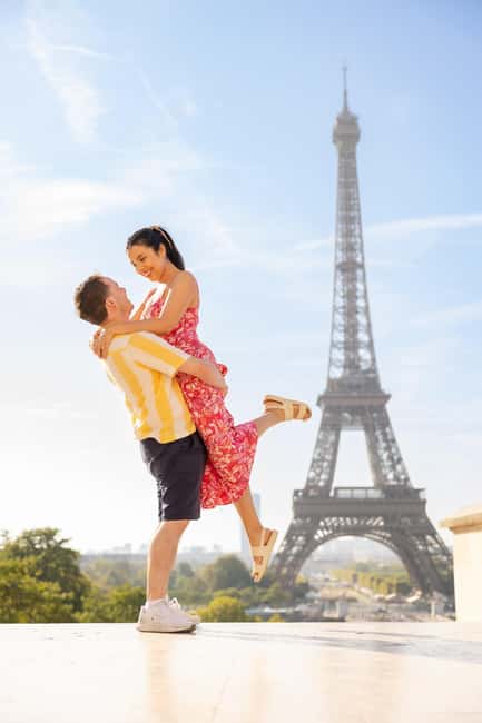 Paris: Private Photoshoot at the Eiffel Tower - What photos you receive within 48 hours