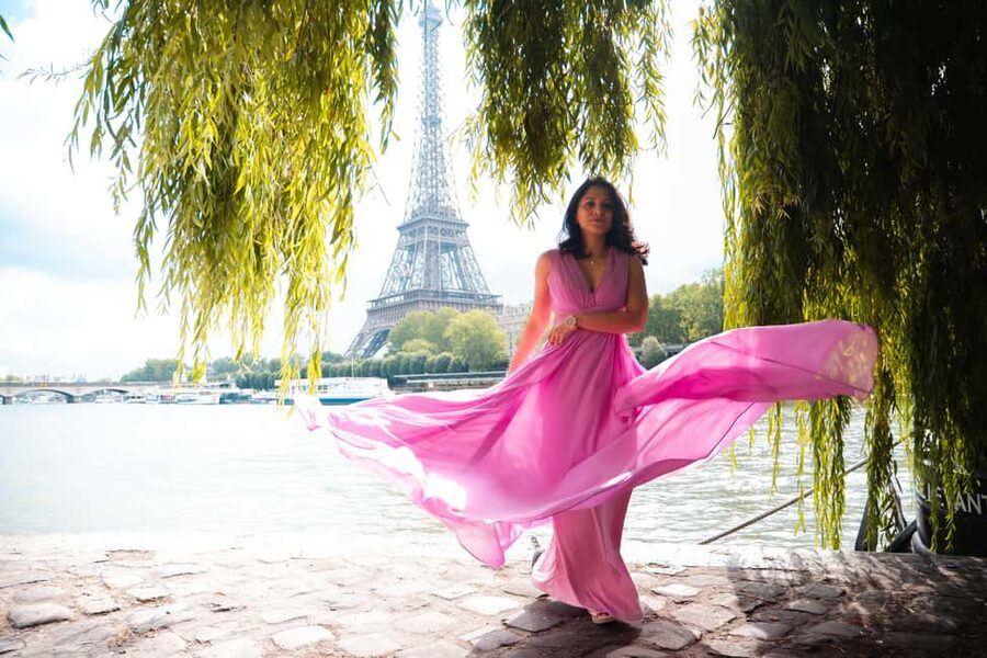Paris: Private Photoshoot Near the Eiffel Tower - What the one-hour Eiffel Tower session is really like