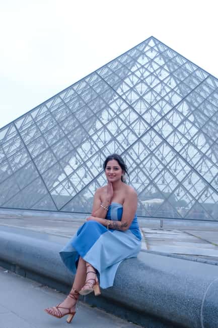 Paris: Private Photoshoot Outside the Louvre Museum - The 45-minute Louvre photo stop