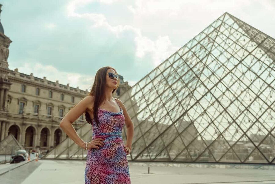 Paris: Private Photoshoot Outside the Louvre Museum - Meeting at Louis XIV as Marcus Curtius