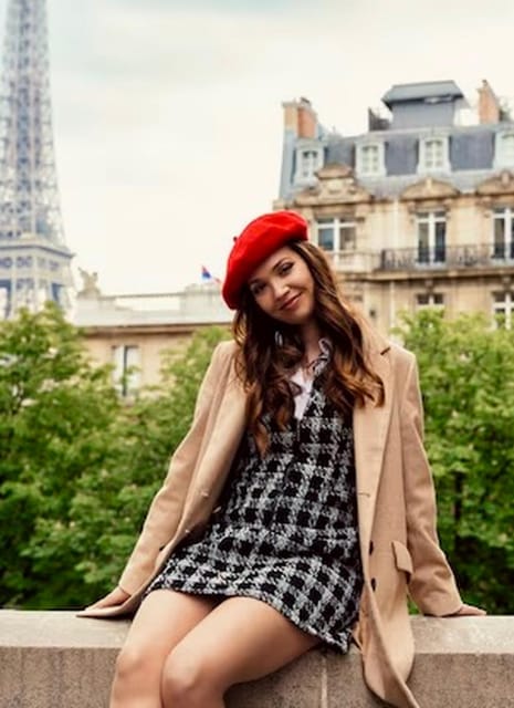 Paris : Private Professional Photoshoot at the Eiffel Tower - The Seine adds movement and variety