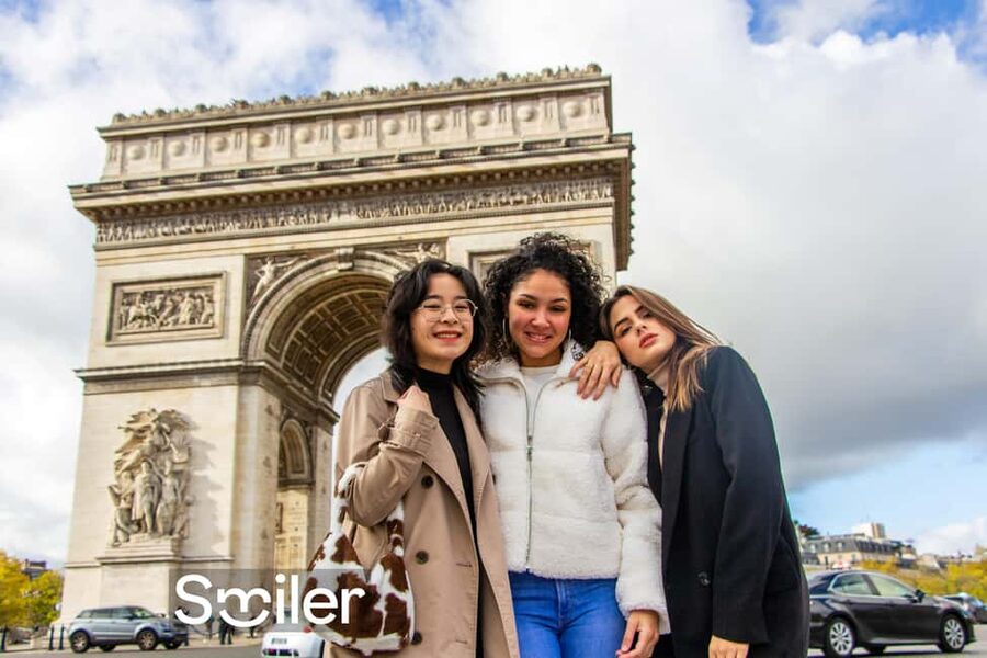 Paris: Professional Photoshoot at the Arc de Triomphe - Who will get the most from this private session?