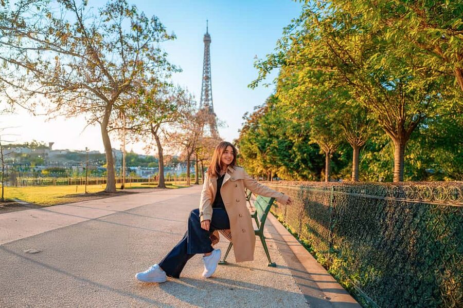 Paris: Professional Photoshoot with the Eiffel Tower - What This Eiffel Tower Photoshoot Really Offers