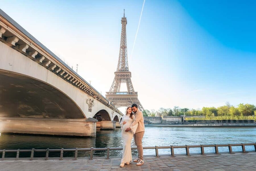 Paris: Professional Photoshoot with the Eiffel Tower - Weather, Crowds, and Changes Around the Tower