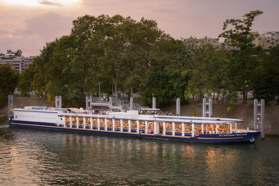 Paris: Romantic Cruise with 3-course Dinner on Seine River - Five things to know before booking