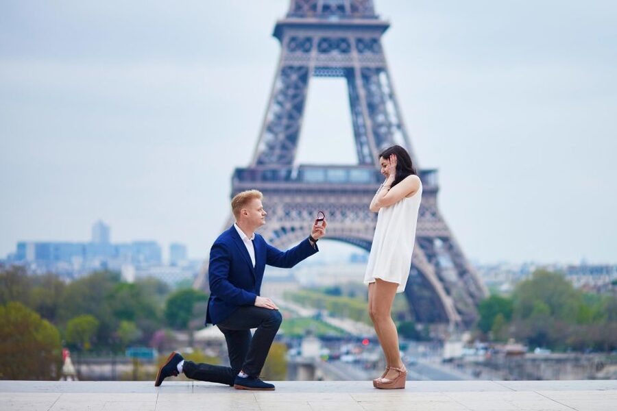 Paris: Romantic Photoshoot for Couples - Starting at 8 Port de Suffren