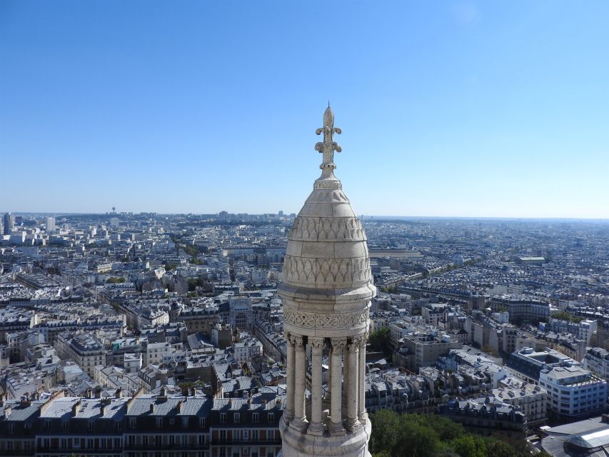 Paris: Sacré-Coeur and Montmartre Tour with Expert Guide - Place du Tertre and the working art of Montmartre