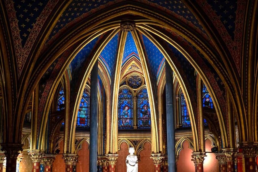 Paris: Sainte-Chapelle, Conciergerie, Notre Dame Guided Tour - Notre Dame from the square and streets around it
