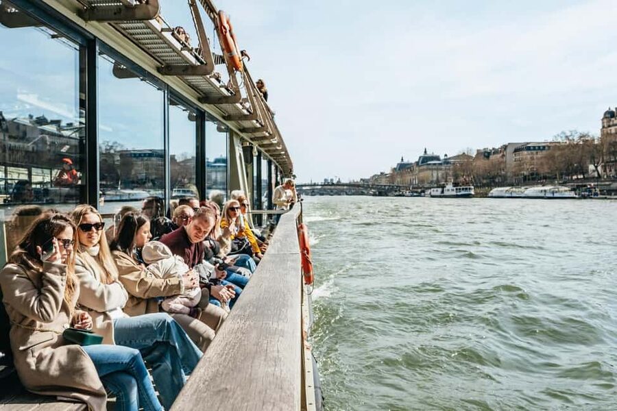 Paris: Seine Cruise and Macaron Tasting by the Eiffel Tower - Key points to know before you book