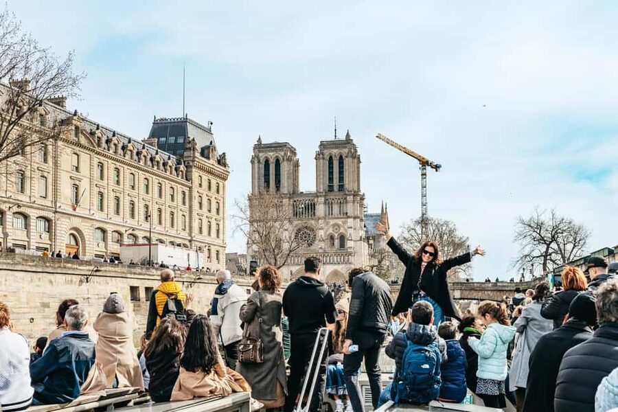 Paris: Seine Cruise and Macaron Tasting by the Eiffel Tower - Practical booking and cancellation advice