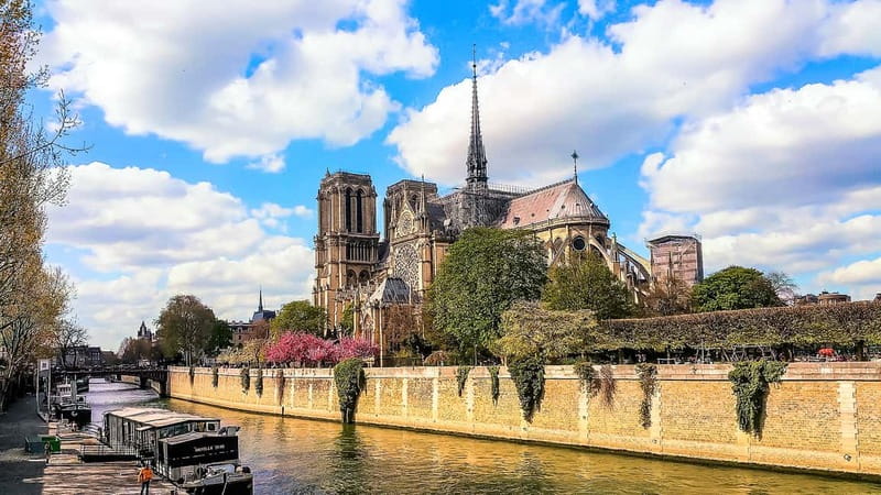 Paris: Seine Cruise & Crepe Tasting near the Eiffel Tower - Audio guides: helpful, but bring a charged phone