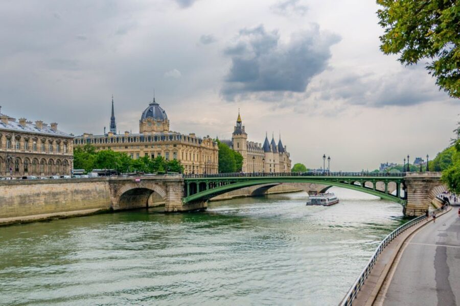 Paris: Seine Cruise with Snack/Optional Eiffel Tower Ticket - Tips for a smoother day