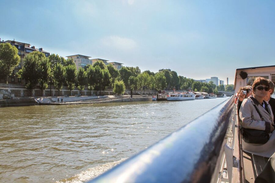 Paris: Seine River and Canal Saint-Martin Cruise - Canal Saint-Martin and the work of the locks