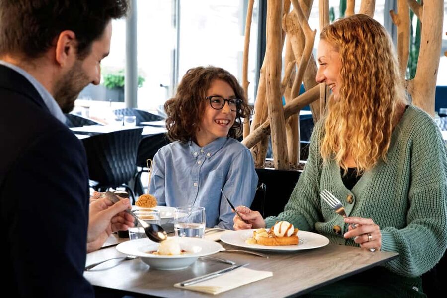 Paris: Seine River Cruise and 3-course Bistro Lunch - The Seine route, from Invalides to Grand Palais