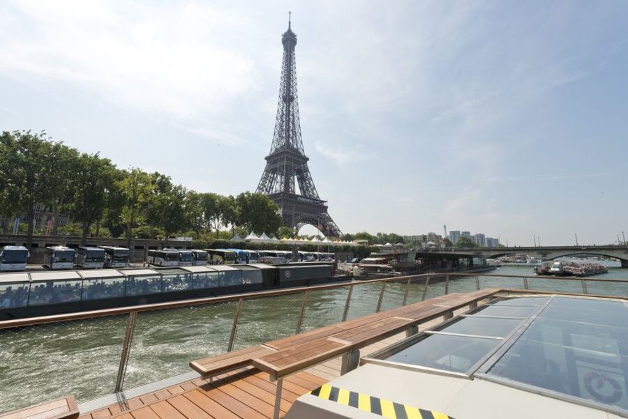 Paris: Seine River Cruise and 3-course Bistro Lunch - The boat experience and the best seat strategy