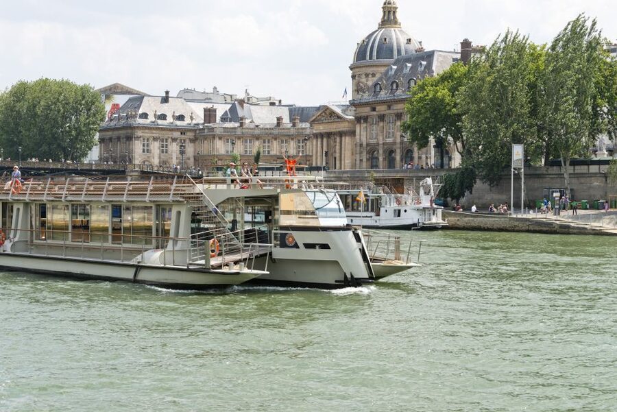 Paris: Seine River Cruise and 3-course Bistro Lunch - Who should choose this experience?
