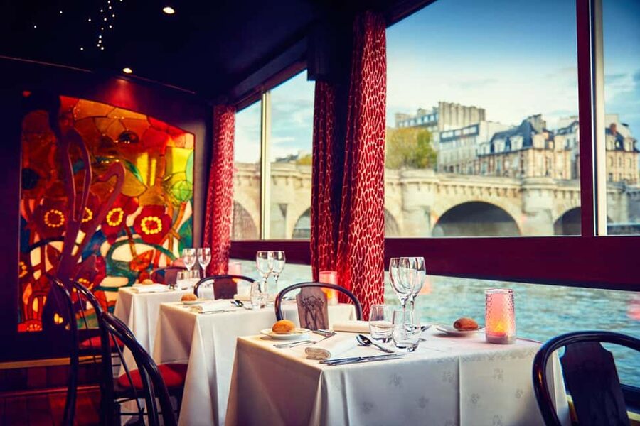 Paris: Seine River Cruise with 3-Course Dinner & Live Music - Boarding near Port de Solférino