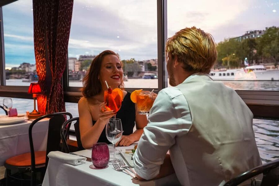 Paris: Seine River Cruise with 3-Course Dinner & Live Music - Is $182 good value?