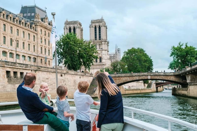 Paris: Seine River Cruise with a Live Guide - Key points to know before boarding