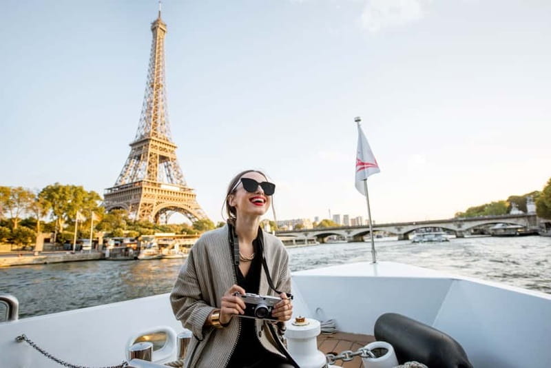 Paris: Seine River Cruise with a Live Guide - Finding the Vedettes de Paris dock at 2 Port de Suffren