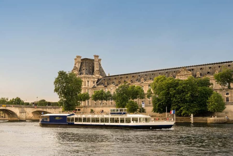 Paris: Seine River Panoramic Views Dinner Cruise - Key points to know before booking