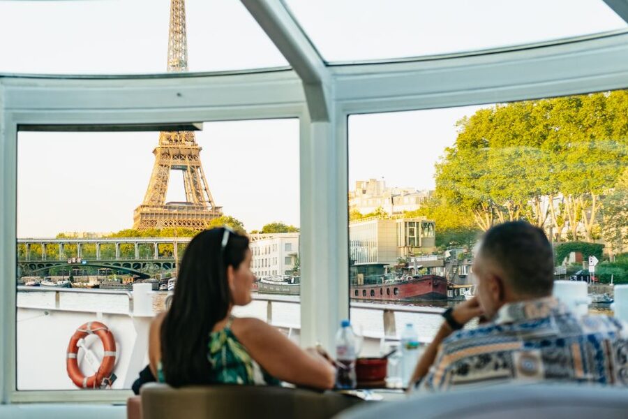 Paris: Seine River Panoramic Views Dinner Cruise - The real appeal of a Seine dinner cruise