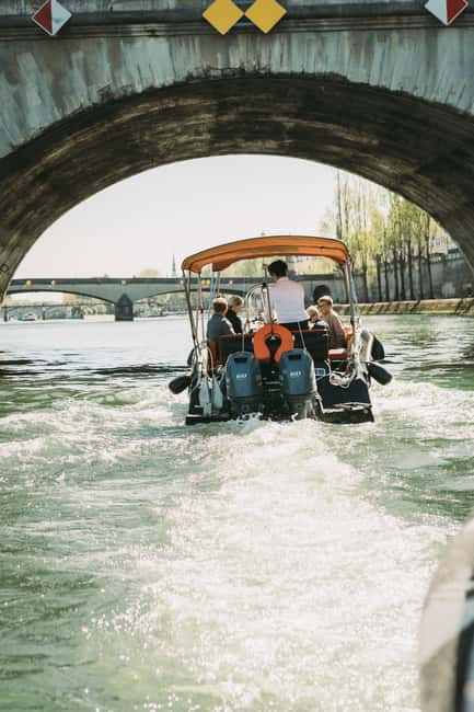 Paris: Seine River Private Cruise - Choosing the right boat and group size