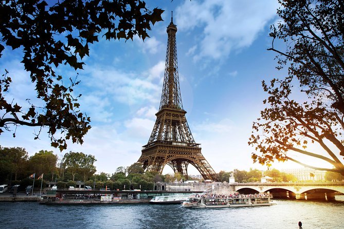 Paris Seine River Sightseeing Cruise with Commentary by Bateaux Parisiens - A simple way to see Paris from the Seine