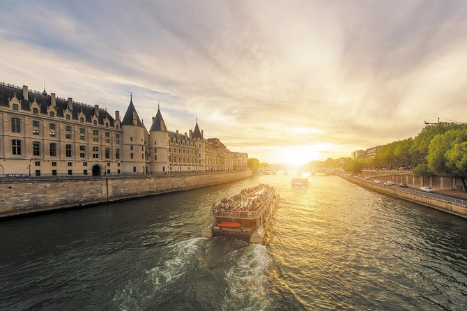 Paris Seine River Sightseeing Cruise with Commentary by Bateaux Parisiens - The Conciergerie, Louvre, and Place de la Concorde