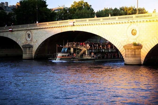 Paris Seine River Sightseeing Cruise with Commentary by Bateaux Parisiens - The return route and the value of changing light