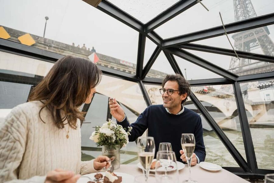 Paris: Sightseeing Cruise on the Seine with 3-Course Lunch - Booking details worth knowing