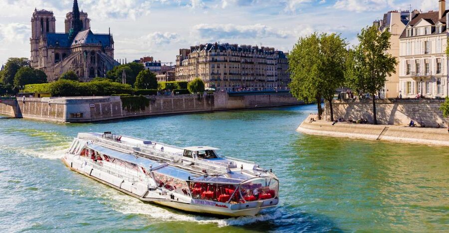 Paris: Sightseeing Cruise on the Seine with 3-Course Lunch - Who gets the best value from $100?