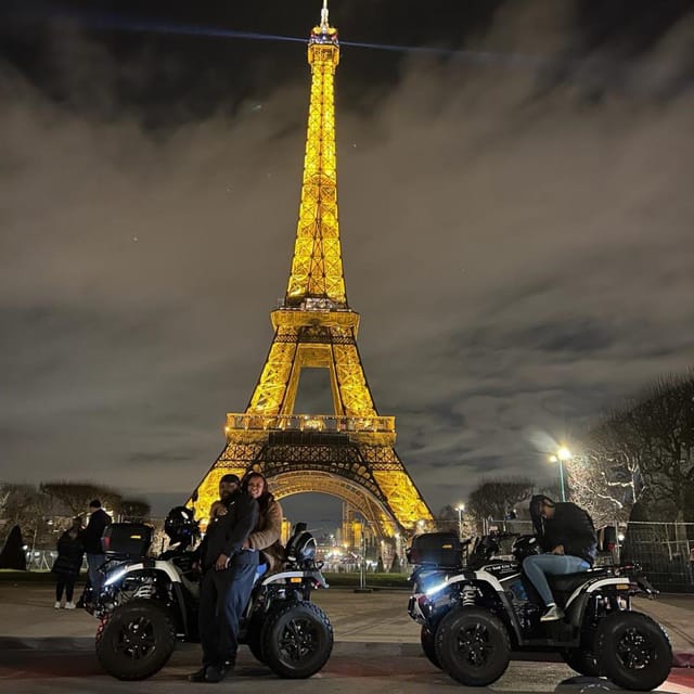 Paris: Sightseeing Electric Quad Tour - Getting ready with helmets and gloves