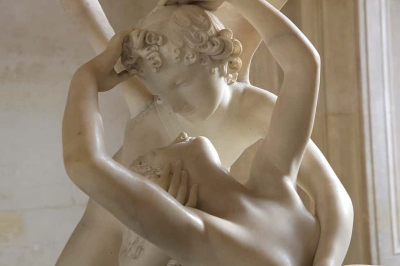 Paris: Skip-the-Line Louvre Highlights Tour with Mona Lisa - Winged Victory and the drama of first impressions