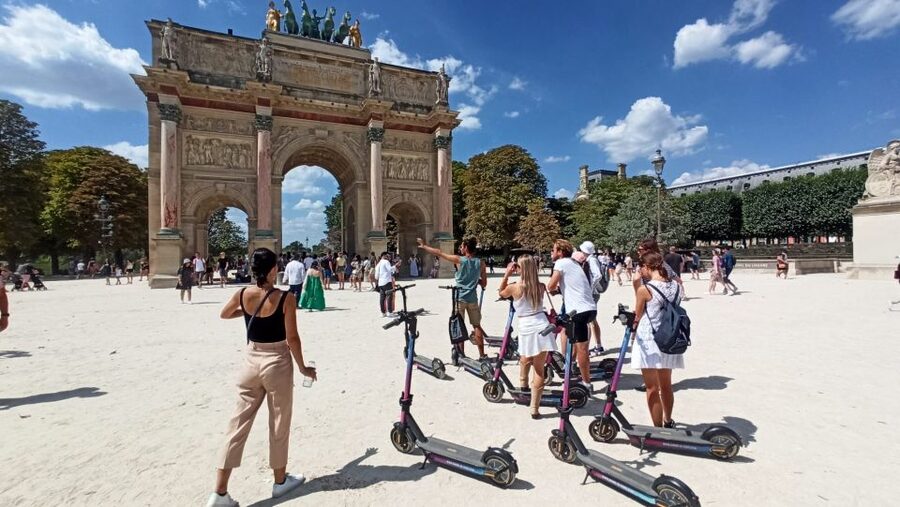 Paris: Small-Group E-Scooter Tour with a Local Guide - The Louvre courtyard and Pyramid in 20 minutes