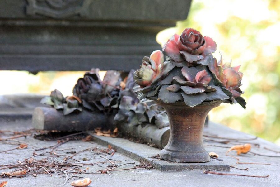 Paris: Stories of Père Lachaise Cemetery Walking Tour - Victor Noir and a very unusual fertility ritual