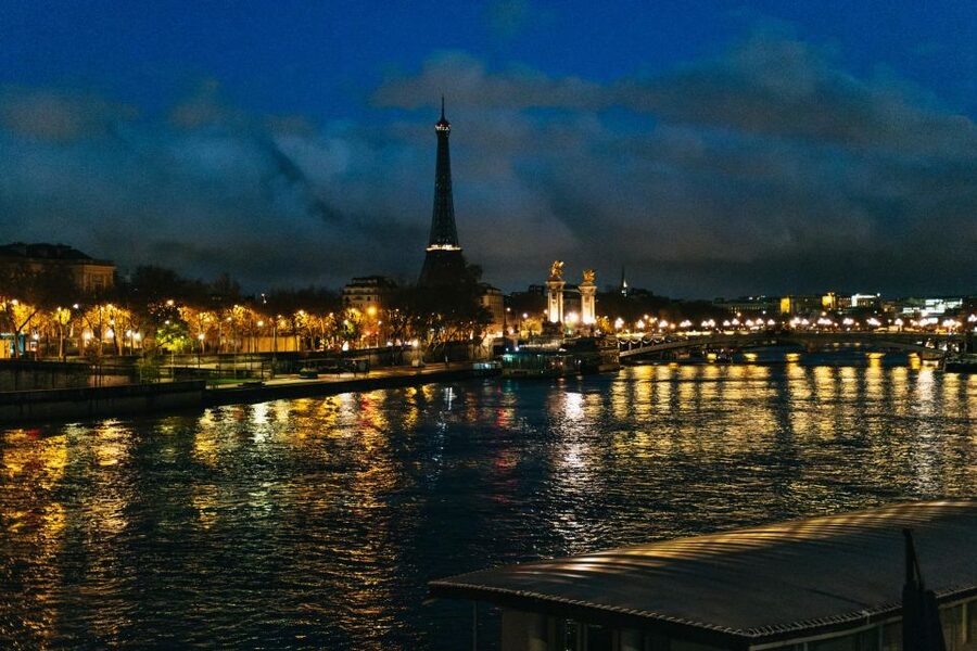 Paris: Sunrise Running and Sightseeing Group Tour - Paris at sunrise: key points to know
