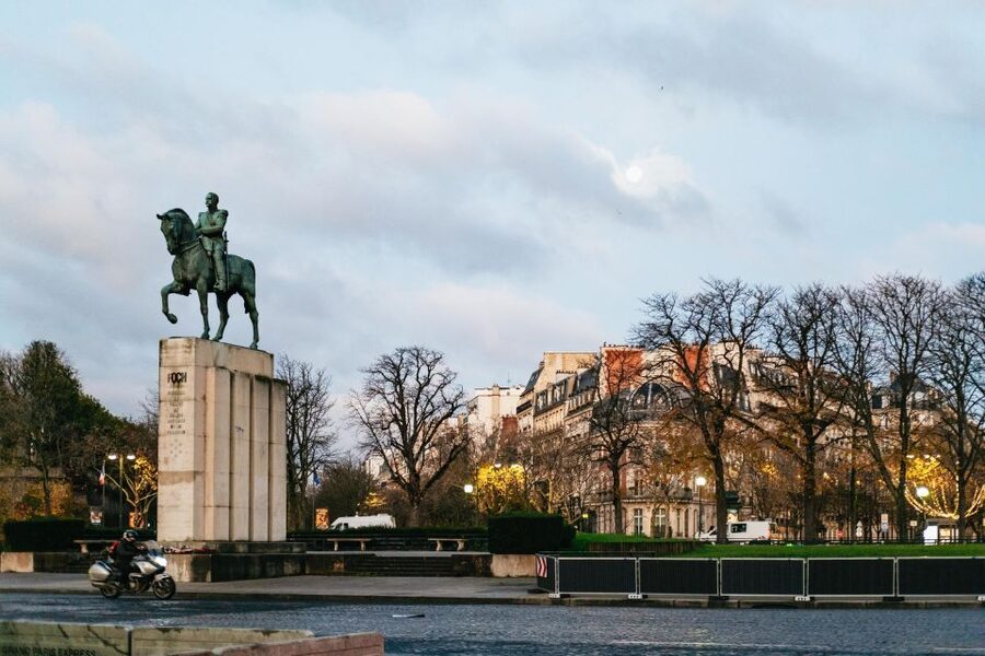 Paris: Sunrise Running and Sightseeing Group Tour - Practical tips for a smoother morning
