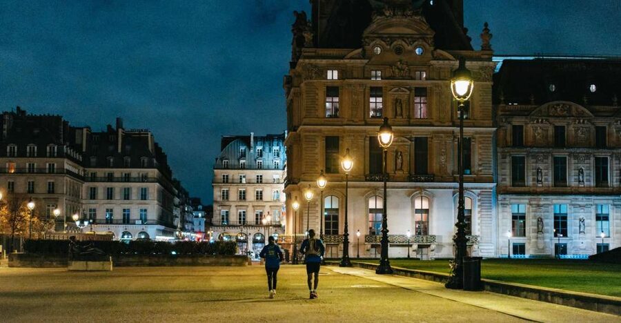 Paris: Sunrise Running and Sightseeing Group Tour - Pont Alexandre III, Les Invalides, and the grand westward route