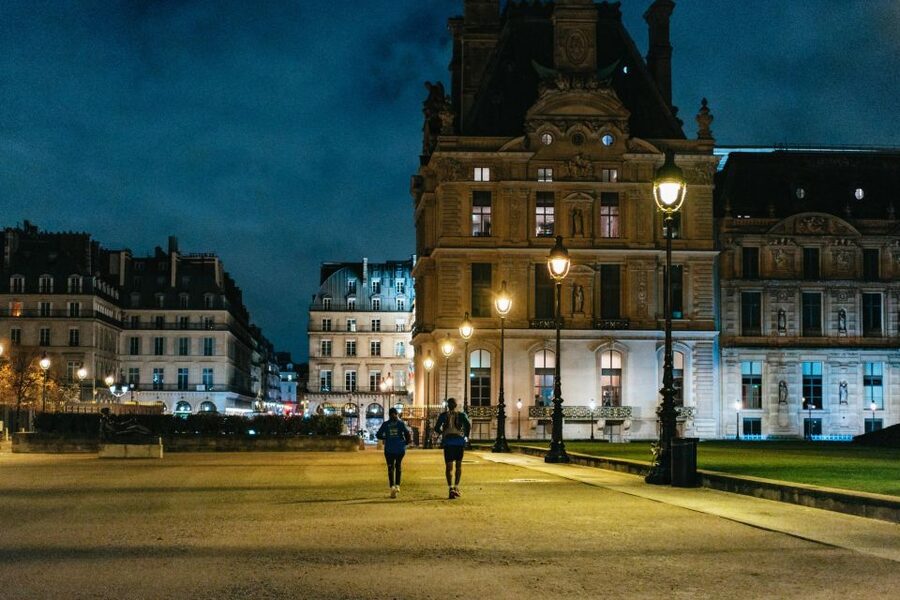 Paris: Sunrise Running and Sightseeing Group Tour - What the guide adds to the experience