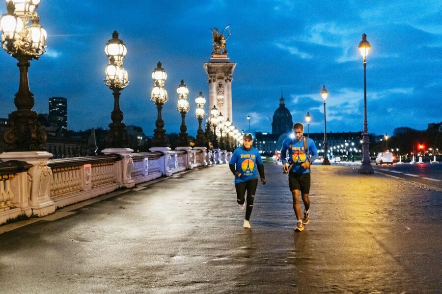 Paris: Sunrise Running and Sightseeing Group Tour - Starting at Saint-Michel and crossing old Paris