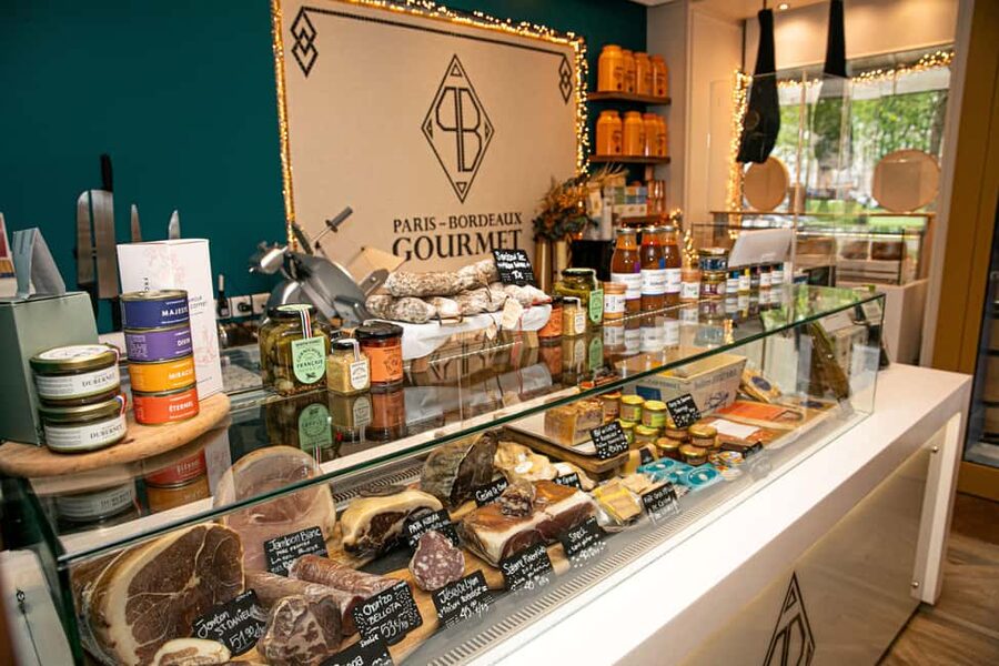 Paris: Tasting of 3 Wine and 3 Cheese - Why the location works well