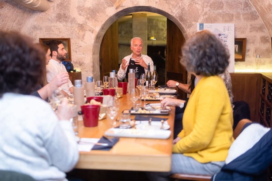 Paris: The Ultimate Wine and Cheese Tasting in English - Tasting five white wines and five reds