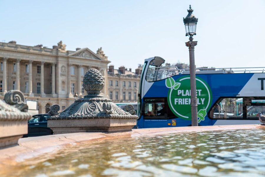 Paris: Tootbus Kids Bus Tour Experience - Notre Dame and the heart of old Paris