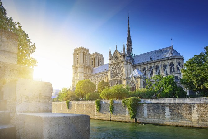 Paris Tour with Lunch at the Eiffel Tower and Seine River Cruise - The one-hour Seine cruise