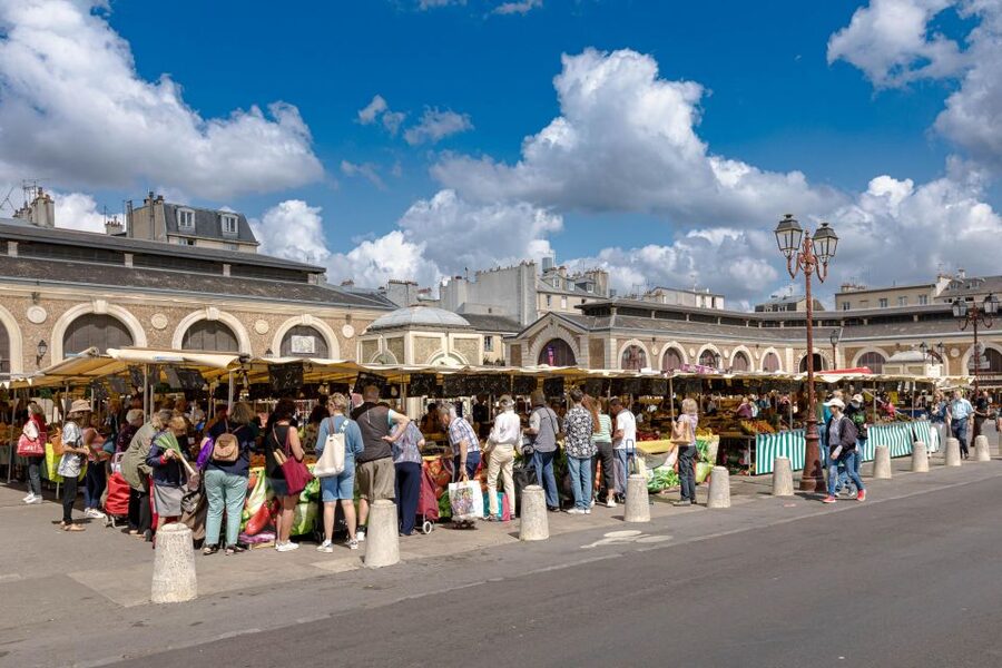 Paris: Versailles Palace and Queen Hamlet E-Bike Tour - Reaching Versailles through the market