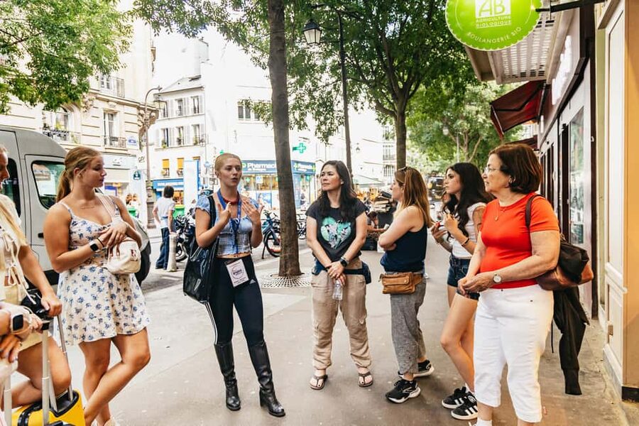 Paris: Walking Food Tour with Cheese, Wine and Delicacies - What the small group changes