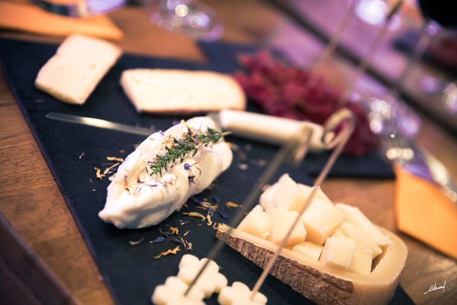 Paris: Wine and Cheese Tasting - The guides make the difference