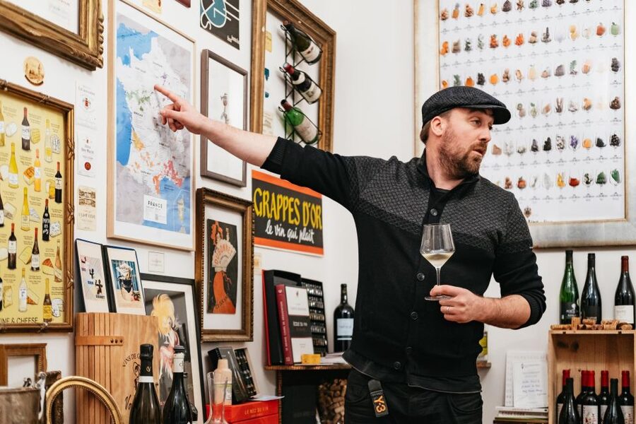 Paris: Wine Tasting Experience with 6 Wines and Cheese Board - Key points before you book